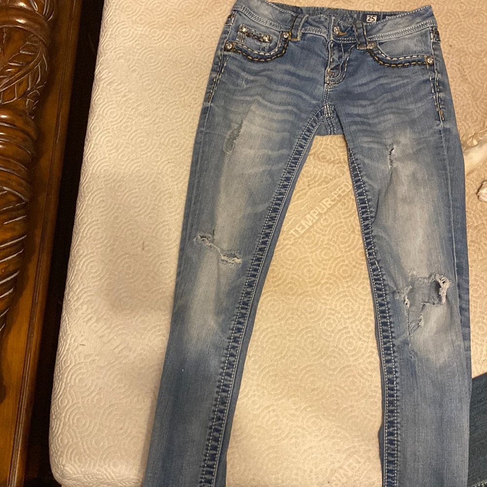Super cute miss me ripped skinny jeans